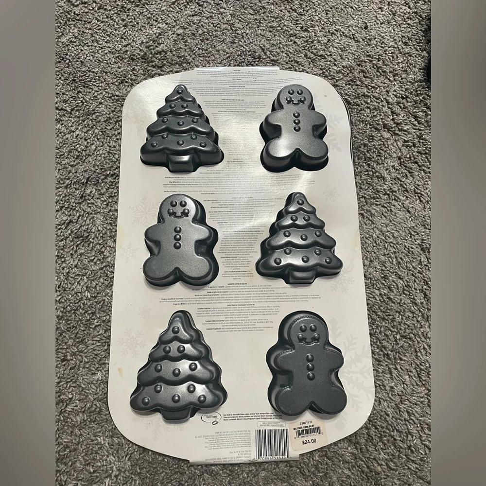 Wilton Pan Christmas Gingerbread Christmas Tree‎ non stick NWT bakeware